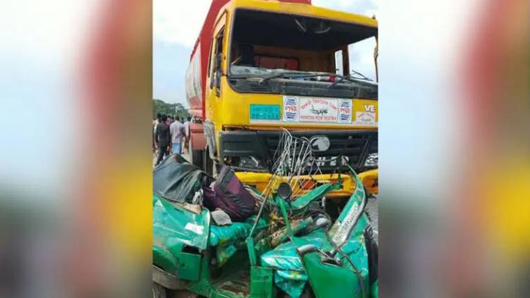 সিলেটে তেলবাহী ট্রাকের সঙ্গে অটোরিকশার সংঘর্ষ, নিহত ৪