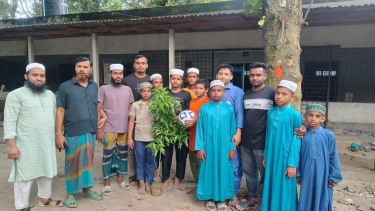 মধুখালীতে আন নাসর-এর উদ্যোগে এতিমখানা ও মাদ্রাসায় চারা গাছ ও ফুটবল বিতরণ