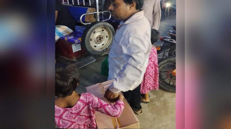 এক বাবার হাতে স্বপ্নকন্যার শেষযাত্রা—বাক্সবন্দি শিশুকন্যাকে নিয়ে ফিরলেন সদরপুরে