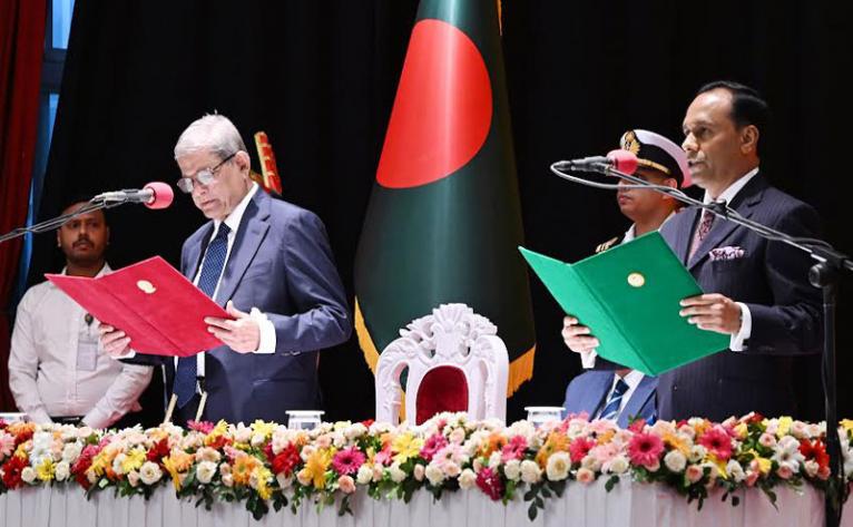 ২৩তম রাষ্ট্রপতি হিসেবে শপথ নিয়েছেন মির্জা ফখরুল