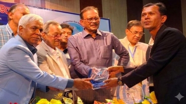 সাংবাদিকতায় অবদানে সম্মাননা স্মারক পেলেন জহিরুল ইসলাম বিদ্যুৎ