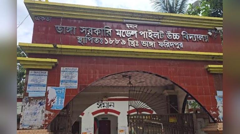 ব্যর্থ প্রেমের জেরে ছুরিকাঘাত, গুরুতর আহত স্কুলছাত্র