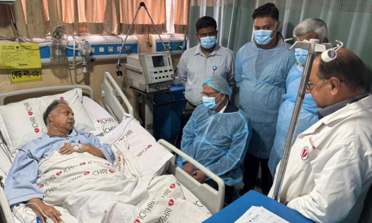 বিদ্যুৎমন্ত্রীকে দেখতে হাসপাতালে রাষ্ট্রপতি