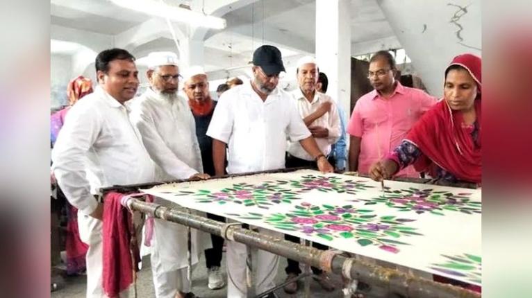 রাজশাহী রেশম কারখানা পরিদর্শন করেছেন পরিবেশ প্রতিমন্ত্রী
