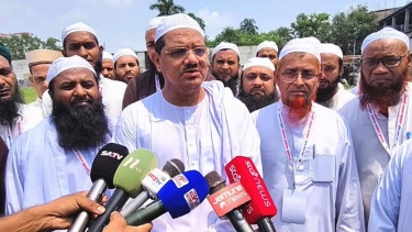 জামায়াতের লং মার্চের দাবি আর সংসদের বক্তব্য দ্বিমুখী : চরমোনাই পীর