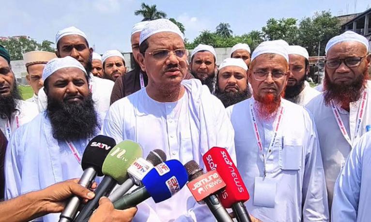 জামায়াতের লং মার্চের দাবি আর সংসদের বক্তব্য দ্বিমুখী : চরমোনাই পীর