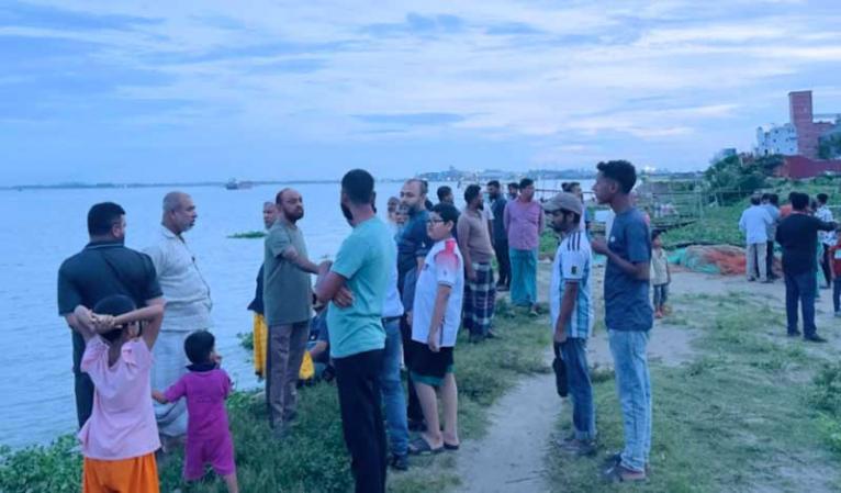 সোনারগাঁয়ে বিয়েতে আসার পথে ট্রলারডুবি, নিহত ১, একই পরিবারের নিখোঁজ ৪