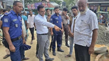 জামালপুরে রাস্তায় নির্মাণসামগ্রী রেখে জনদুর্ভোগ তৈরির অপরাধে বাড়িওয়ালাকে জরিমানা