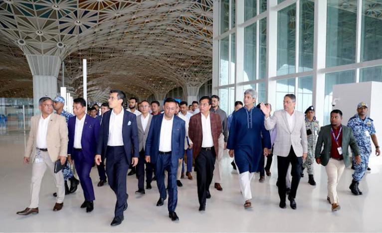 তৃতীয় টার্মিনাল সরেজমিন পরিদর্শনে বেসামরিক বিমান পরিবহন ও পর্যটন মন্ত্রী