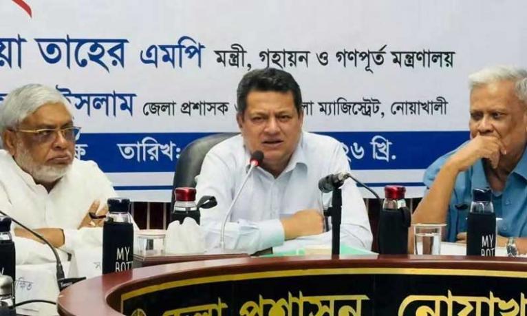 প্রধানমন্ত্রী স্রোতের বিরুদ্ধে গিয়ে আমাদের নিয়ে সাঁতার কাটছেন : গণপূর্তমন্ত্রী