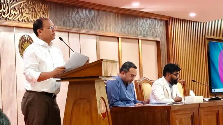 সবকিছুর সমালোচনা না করে সরকারকে সহযোগিতা করা উচিত