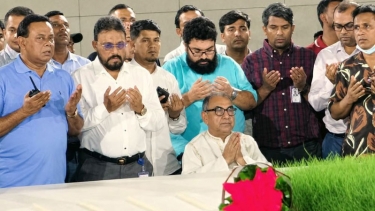 জিয়াউর রহমান ও খালেদা জিয়ার সমাধিতে শ্রদ্ধা জানালেন মির্জা আব্বাস
