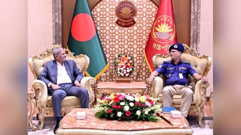 আইন-শৃঙ্খলা রক্ষা ও অপরাধ দমনে পুলিশকে নিষ্ঠার সঙ্গে কাজ করার আহ্বান রাষ্ট্রপতির