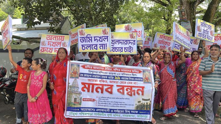 ফরিদপুরে মন্দিরের সেবায়েতের পরিবারের বিরুদ্ধেই, মন্দিরের জমি দখলের অভিযোগ