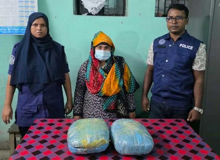 জামালপুরে যৌনপল্লী থেকে ৪ কেজি গাঁজাসহ নারী গ্রেপ্তার