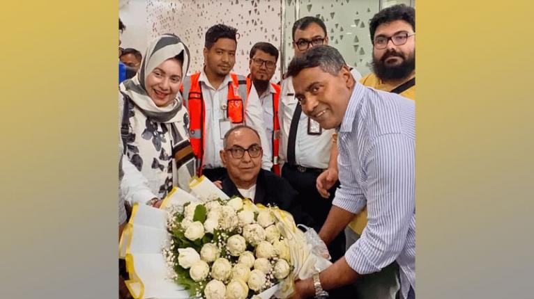 চিকিৎসা শেষে দেশে ফিরলেন মির্জা আব্বাস
