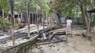 সরিষাবাড়ীতে বসতঘরে আগুন ও জমি দখলের অভিযোগ