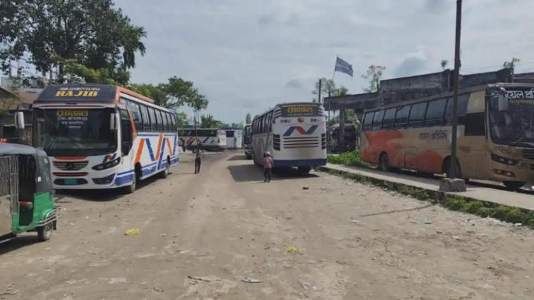 নিরাপত্তার দাবিতে ঢাকা-জামালপুর রুটে বাস চলাচল বন্ধ, শ্রমিকদের কর্মবিরতি