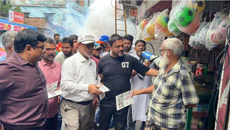 সিদ্ধিরগঞ্জ ও বন্দরে ডেঙ্গুর প্রকোপ আশঙ্কাজনক, প্রতিরোধে মাঠে নেমেছেন নাসিক প্রশাসক