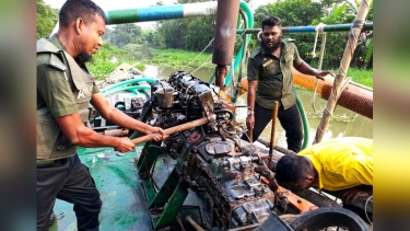 কালকিনিতে অবৈধ ৬ ড্রেজার ধ্বংস, একজনের কারাদণ্ড
