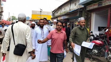 সালথায় ডেঙ্গু প্রতিরোধে জামায়াতের লিফলেট বিতরণ