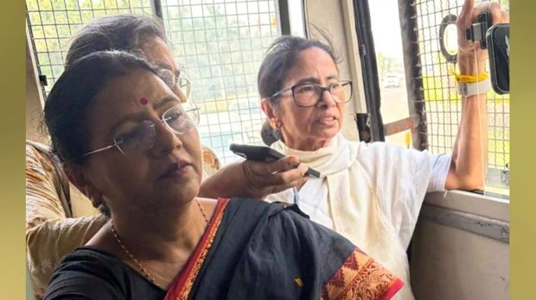 মমতা বন্দ্যোপাধ্যায়কে আটক করল দিল্লি পুলিশ