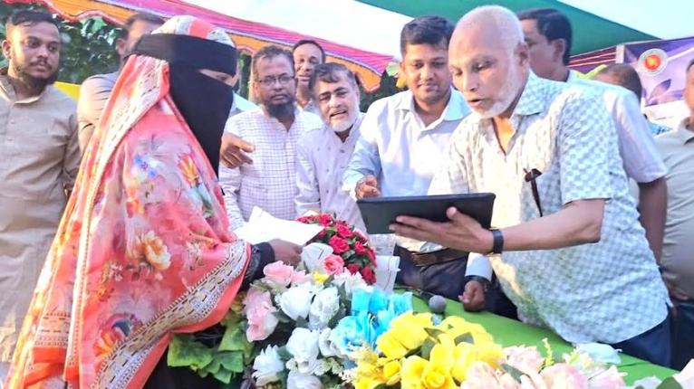 ফ্যামিলি কার্ড বাস্তবায়নে স্বচ্ছতা নিশ্চিতে সরকার দৃঢ়প্রতিজ্ঞ : এরশাদ উল্লাহ