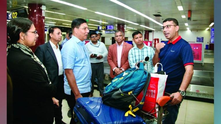 বিমানবন্দরে লাইভ ব্যাগেজ মনিটরিং চালু, ১৫-২০ মিনিটেই মিলছে লাগেজ: বিমানমন্ত্রী