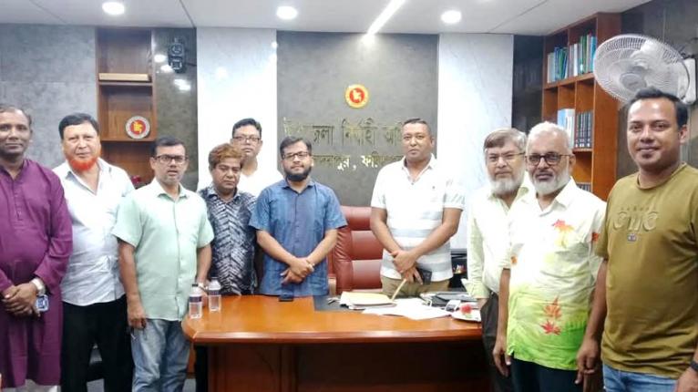সদরপুরে কিশোর গ্যাংয়ের দৌরাত্ম্য ঠেকাতে প্রশাসন ও বিশ্ব জাকের মঞ্জিল দরবার শরীফ কর্তৃপক্ষের জরুরি সভা অনুষ্ঠিত