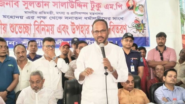 শারদীয় দুর্গাপূজা উপলক্ষ্যে সনাতন ধর্মাবলম্বীদের উপহার দিলেন প্রতিমন্ত্রী সুলতান সালাউদ্দিন টুকু