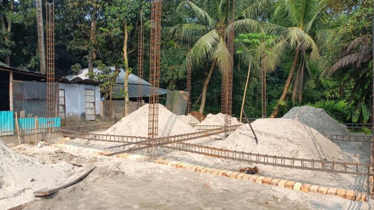 জমি নিয়ে বিরোধ, আলফাডাঙ্গায় আদালতের নিষেধাজ্ঞার মধ্যেই স্থাপনা নির্মাণের অভিযোগ