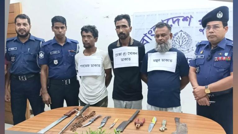 বন্দরে বিপুল দেশীয় অস্ত্রসহ গ্রেপ্তার ৩ ডাকাত