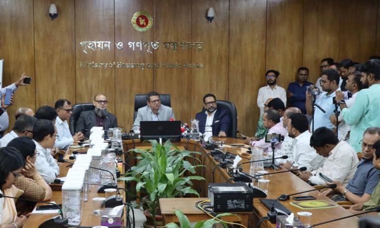 স্বচ্ছতা ও জবাবদিহিতা নিশ্চিতে নির্বাহী প্রকৌশলীদের লটারির মাধ্যমে বদলি-পদায়ন করা হচ্ছে: গৃহায়ন ও গণপূর্ত মন্ত্রী