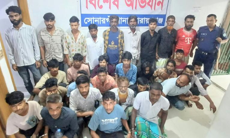 পুলিশের বিশেষ অভিযানে ৭৭ জন গ্রেপ্তার, অস্ত্র ও মাদক উদ্ধার