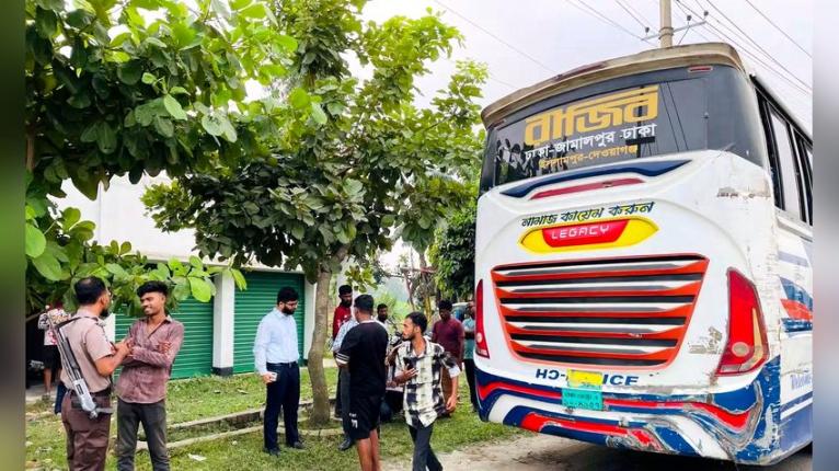 জামালপুরে ট্রাফিক নিয়ন্ত্রণে কড়াকড়ি, যৌথ অভিযানে ৯ মামলা ও জরিমানা
