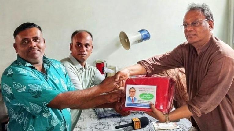 ডাক, টেলিযোগাযোগ ও তথ্যপ্রযুক্তি মন্ত্রীর টাঙ্গাইলের ধনবাড়ী উপজেলার বিভিন্ন পূজামণ্ডপ পরিদর্শন