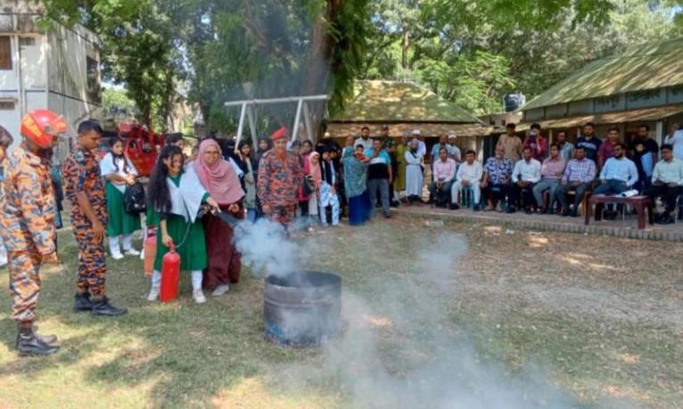সদরপুরে আন্তর্জাতিক দুর্যোগ প্রশমন দিবস উপলক্ষে অগ্নিনির্বাপণ প্রশিক্ষণ ও পুরস্কার বিতরণ