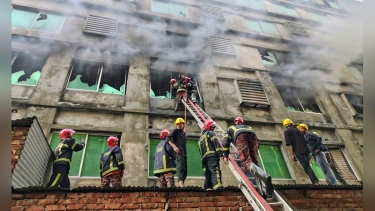 গাজীপুরে পোশাক কারখানায় আগুন, নিয়ন্ত্রণে ৯ ইউনিট