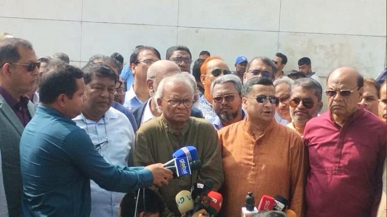 প্রবাসে থেকেও তারেক রহমান দেশের মানুষের পাশে দাঁড়িয়েছেন: রিজভী