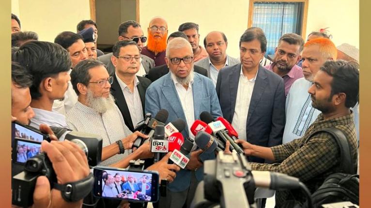 বিমানবন্দরে প্রবাসীরা হয়রানির শিকার হলে ই-মেইলে জানাতে বললেন মন্ত্রী