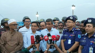 দুর্গাপূজায় সম্প্রীতির অনন্য দৃষ্টান্ত স্থাপন করেছে বাংলাদেশ: বিভাগীয় কমিশনার