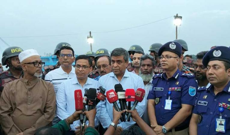 দুর্গাপূজায় সম্প্রীতির অনন্য দৃষ্টান্ত স্থাপন করেছে বাংলাদেশ: বিভাগীয় কমিশনার