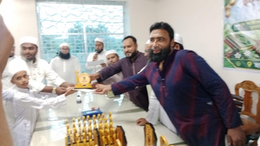 আলফাডাঙ্গায় হিফজুল কুরআন প্রতিযোগিতায় নিজস্ব অর্থায়নে ৭৫ বিজয়ীকে পুরস্কার দিলেন মেয়র প্রার্থী মুন্সী বিল্লাল হুসাইন