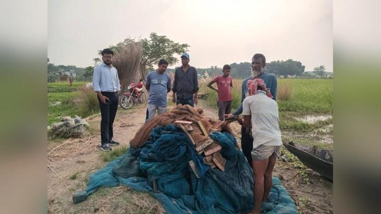সদরপুরে অবৈধভাবে মাছ ধরার দায়ে দুই জেলের জেল ও জাল জব্দ