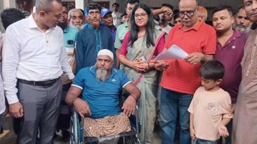 নগরকান্দায় কৃষক, দুস্থ মহিলা ও প্রতিবন্ধীদের মাঝে স্প্রে ও সেলাই মেশিন এবং হুইল চেয়ার বিতরণ