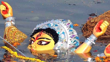 বিসর্জনের মধ্য দিয়ে শেষ হলো শারদীয় দুর্গোৎসব