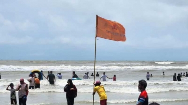 কক্সবাজার সৈকতে নেমে ৩ পর্যটকের মৃত্যু, নিখোঁজ ২
