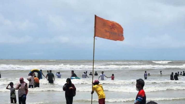 কক্সবাজার সৈকতে নেমে ৩ পর্যটকের মৃত্যু, নিখোঁজ ২
