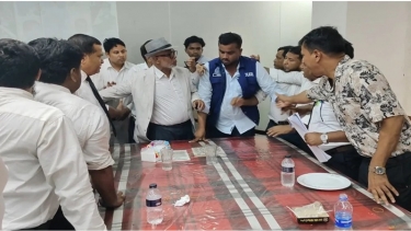 নারায়ণগঞ্জ বার ভবনে বিএনপিপন্থী দুই পক্ষের আইনজীবীদের হাতাহাতি