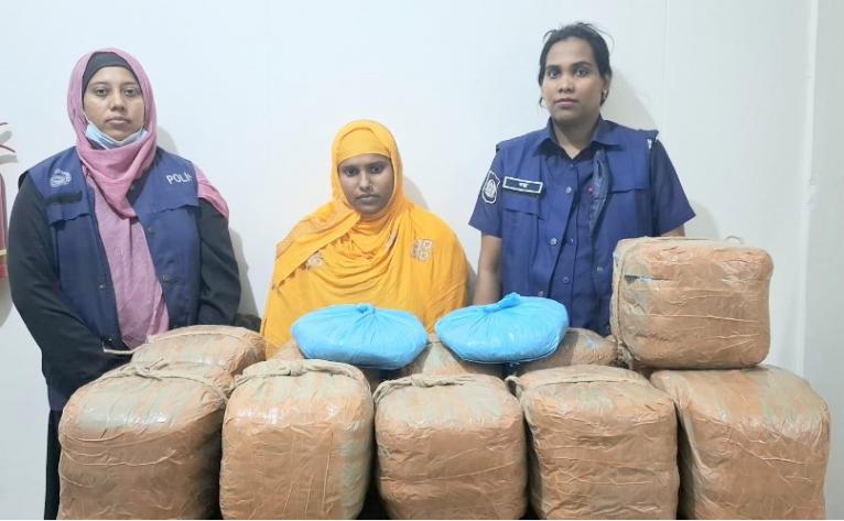 ফতুল্লায় ৪৬ কেজি গাঁজাসহ নারী মাদক ব্যবসায়ী গ্রেফতার